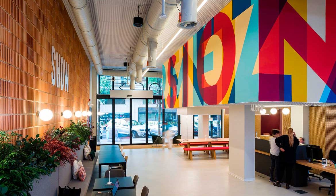 Atria Green Concepts designed the Loom Salamanca offices, offering sustainable coworking solutions in Madrid. This project includes eco-friendly materials, modern furnishings, and flexible design options.