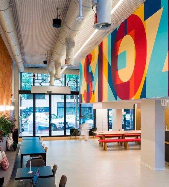 Atria Green Concepts designed the Loom Salamanca offices, offering sustainable coworking solutions in Madrid. This project includes eco-friendly materials, modern furnishings, and flexible design options.