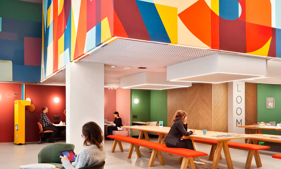 Atria Green Concepts designed the Loom Salamanca offices, offering sustainable coworking solutions in Madrid. This project includes eco-friendly materials, modern furnishings, and flexible design options.